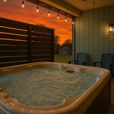 Modern Pigeon Forge Gem Near Dollywood, Gatlinburg & Smokies - 2 Mins To Pkwy & Strip, Hot Tub, Fire Pit, Cable, Hi-Speed Wifi Villa Kültér fotó