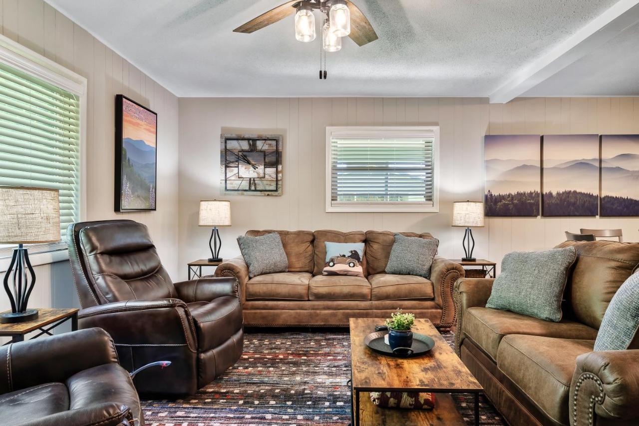 Modern Pigeon Forge Gem Near Dollywood, Gatlinburg & Smokies - 2 Mins To Pkwy & Strip, Hot Tub, Fire Pit, Cable, Hi-Speed Wifi Villa Kültér fotó