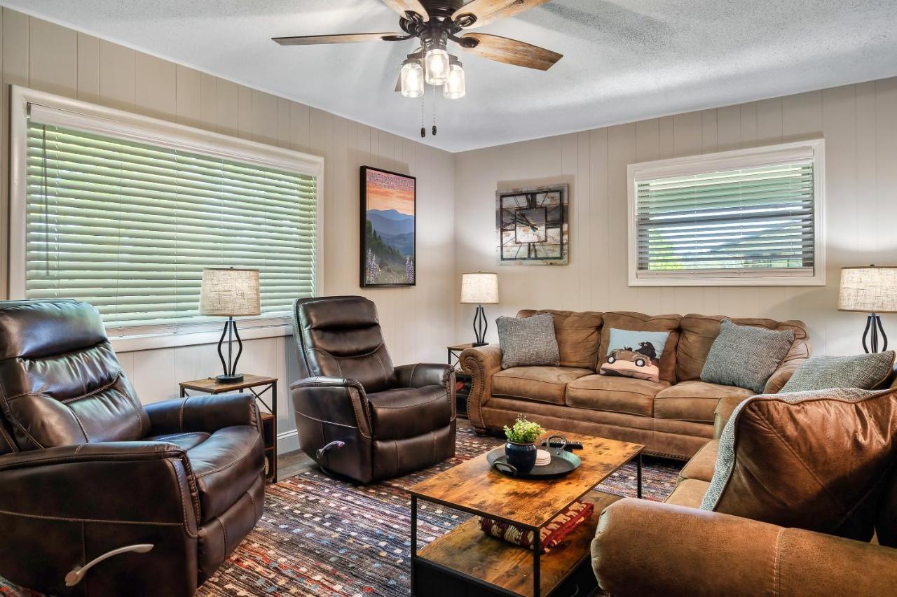 Modern Pigeon Forge Gem Near Dollywood, Gatlinburg & Smokies - 2 Mins To Pkwy & Strip, Hot Tub, Fire Pit, Cable, Hi-Speed Wifi Villa Kültér fotó