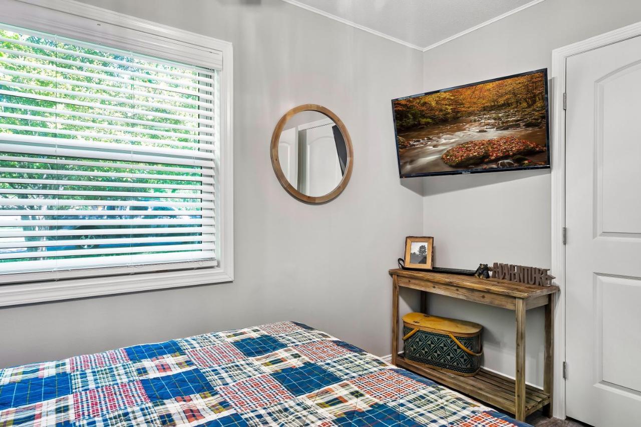 Modern Pigeon Forge Gem Near Dollywood, Gatlinburg & Smokies - 2 Mins To Pkwy & Strip, Hot Tub, Fire Pit, Cable, Hi-Speed Wifi Villa Kültér fotó