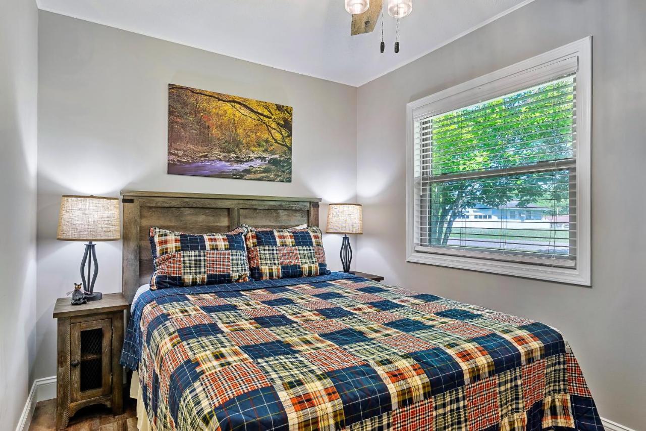Modern Pigeon Forge Gem Near Dollywood, Gatlinburg & Smokies - 2 Mins To Pkwy & Strip, Hot Tub, Fire Pit, Cable, Hi-Speed Wifi Villa Kültér fotó