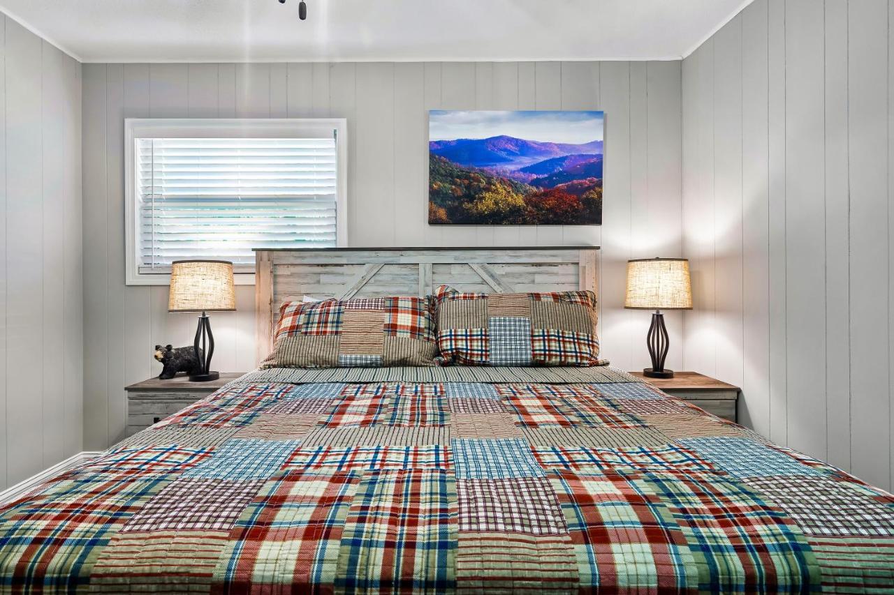 Modern Pigeon Forge Gem Near Dollywood, Gatlinburg & Smokies - 2 Mins To Pkwy & Strip, Hot Tub, Fire Pit, Cable, Hi-Speed Wifi Villa Kültér fotó