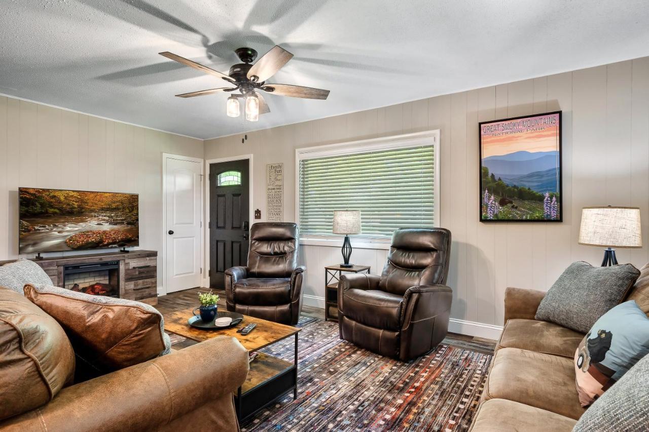 Modern Pigeon Forge Gem Near Dollywood, Gatlinburg & Smokies - 2 Mins To Pkwy & Strip, Hot Tub, Fire Pit, Cable, Hi-Speed Wifi Villa Kültér fotó