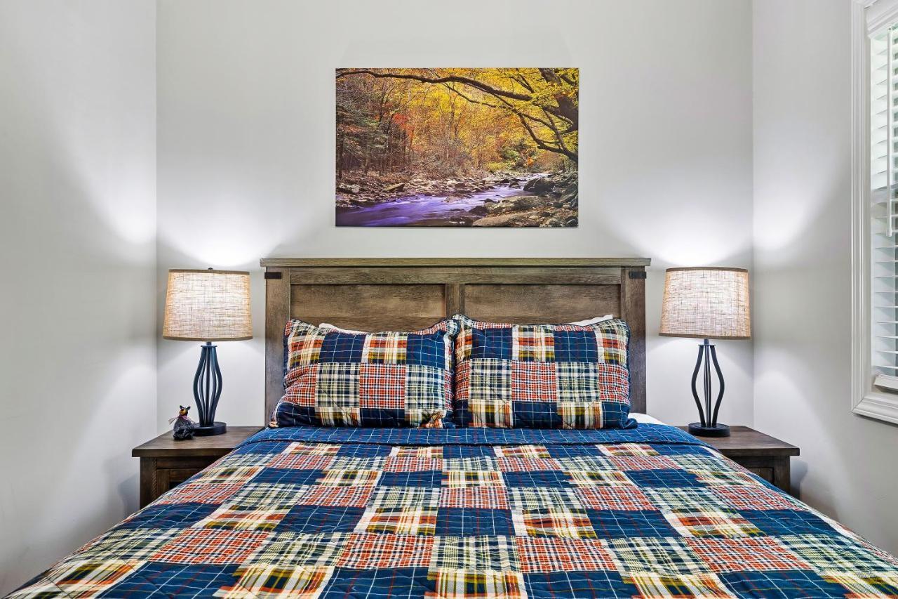 Modern Pigeon Forge Gem Near Dollywood, Gatlinburg & Smokies - 2 Mins To Pkwy & Strip, Hot Tub, Fire Pit, Cable, Hi-Speed Wifi Villa Kültér fotó